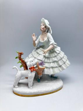 Девушка с собачкой. Фарфор