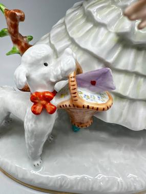 Девушка с собачкой. Фарфор