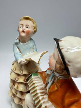 Немецкая статуэтка гармонист и певица