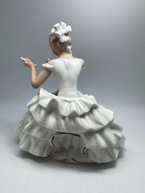 Балерина с зеркалом. Статуэтка. Фарфор