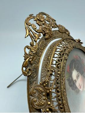 Старинный женский портрет