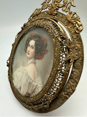 Старинный женский портрет